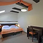 Nad Jeziorem Hotel