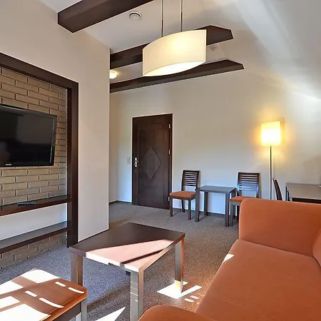 Nad Jeziorem Hotel Pestkownica